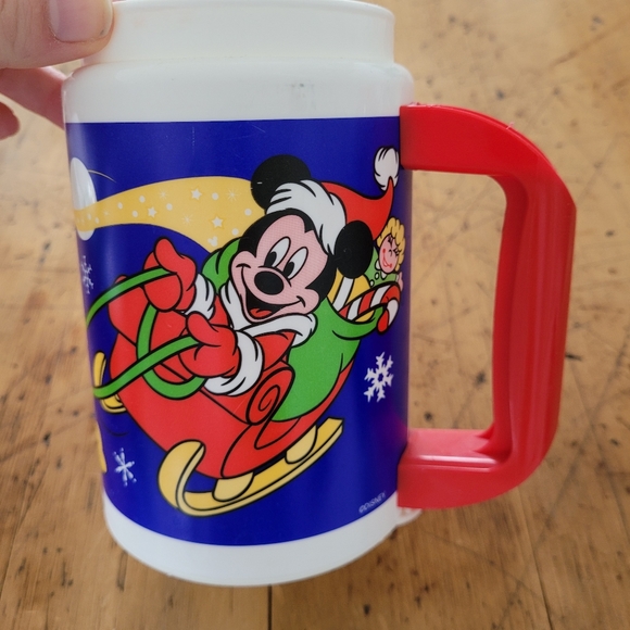 Walt Disney World Christmas 2001 mug - Picture 1 of 5